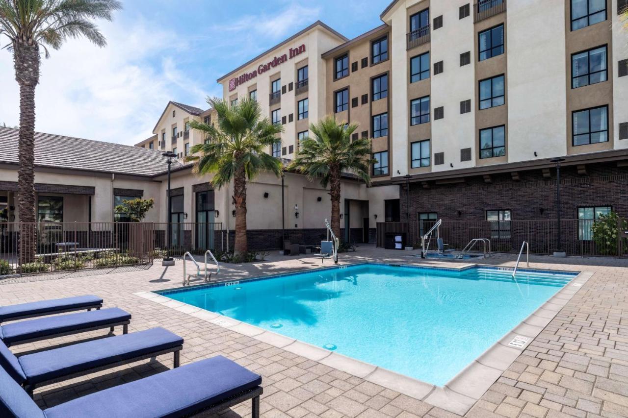 Hilton Garden Inn Pomona, Ca Eksteriør billede